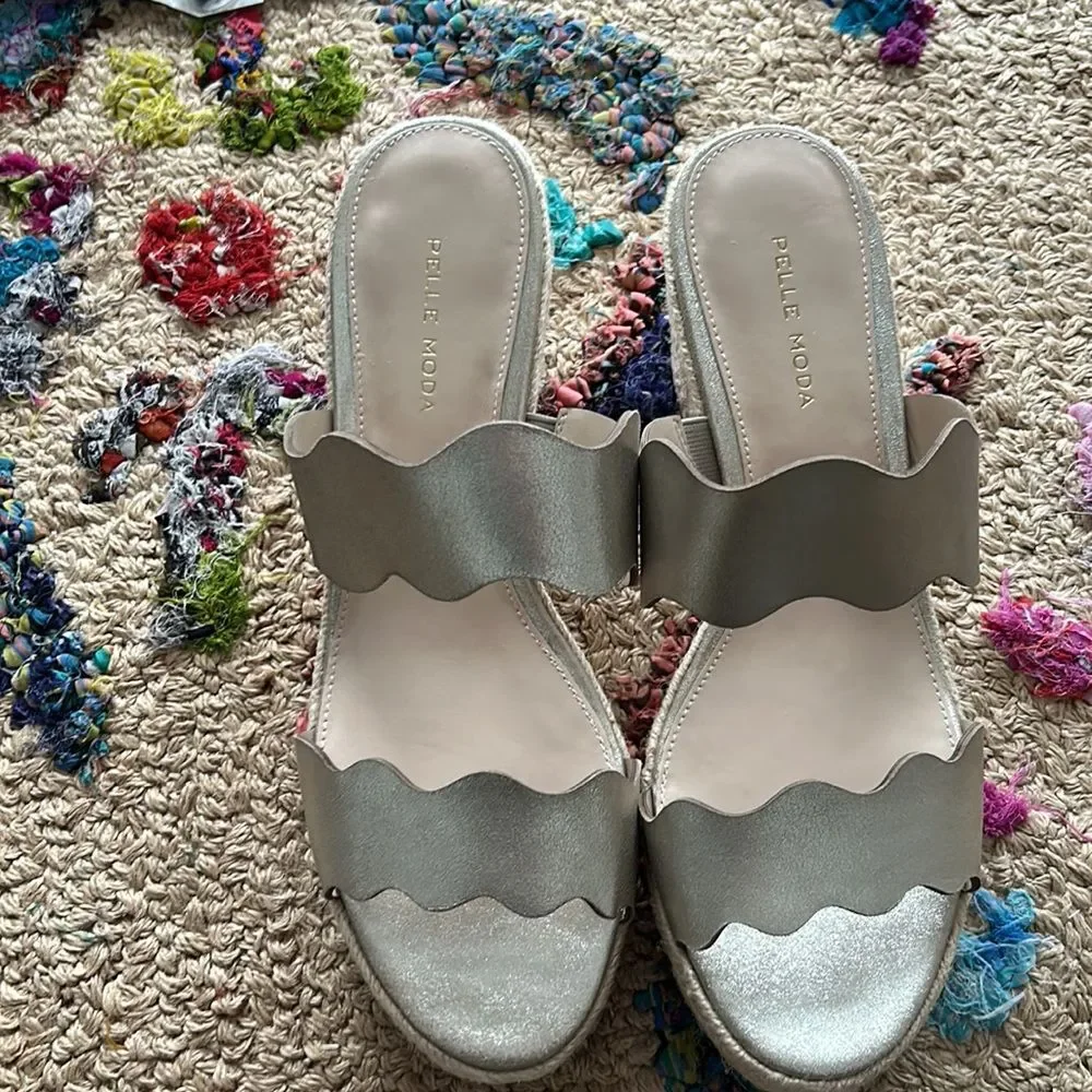 Pelle Moda Womens 'Krew' Espadrille Wedge Slide Sandal platinum gold. NWT sz 10